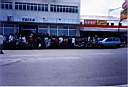 53 - Santarem file d attente a la banque.jpg